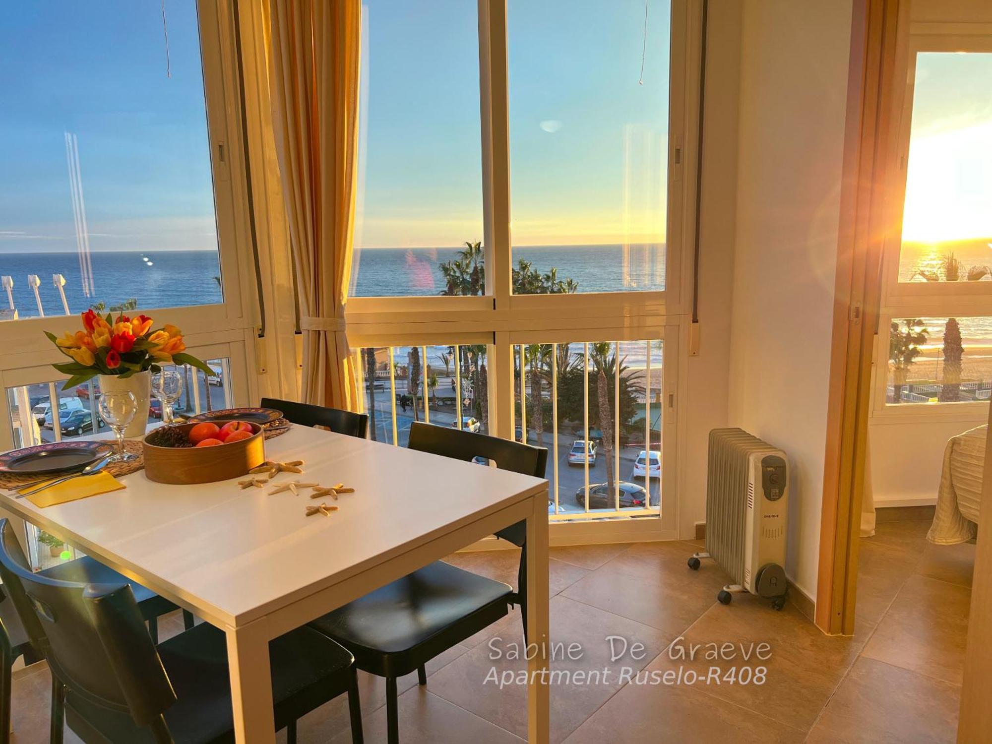 Love Nest By The Sea Wake Up With Ocean Views In Every Room Ruselo R408 トロクス・コスタ エクステリア 写真