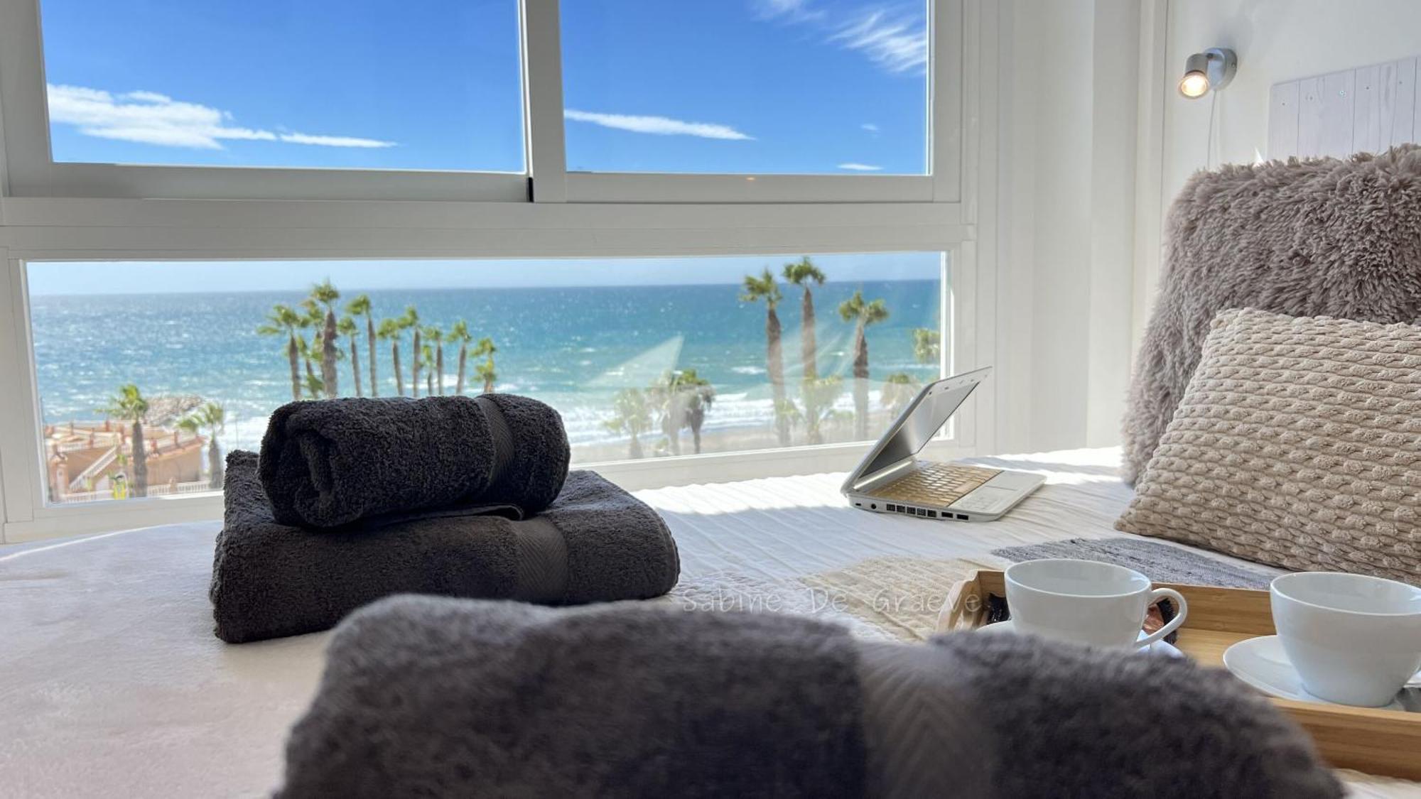 Love Nest By The Sea Wake Up With Ocean Views In Every Room Ruselo R408 トロクス・コスタ エクステリア 写真