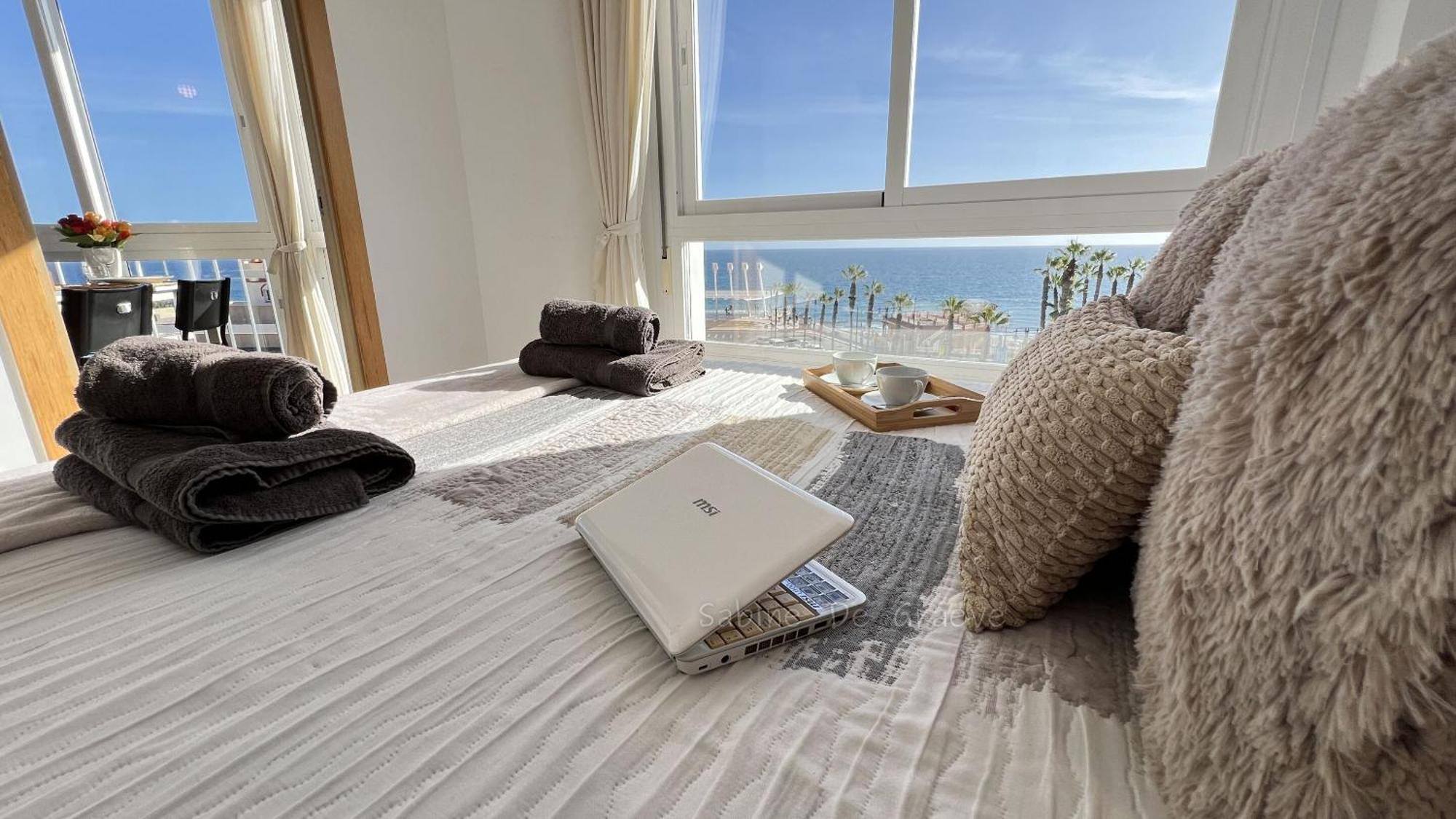 Love Nest By The Sea Wake Up With Ocean Views In Every Room Ruselo R408 トロクス・コスタ エクステリア 写真