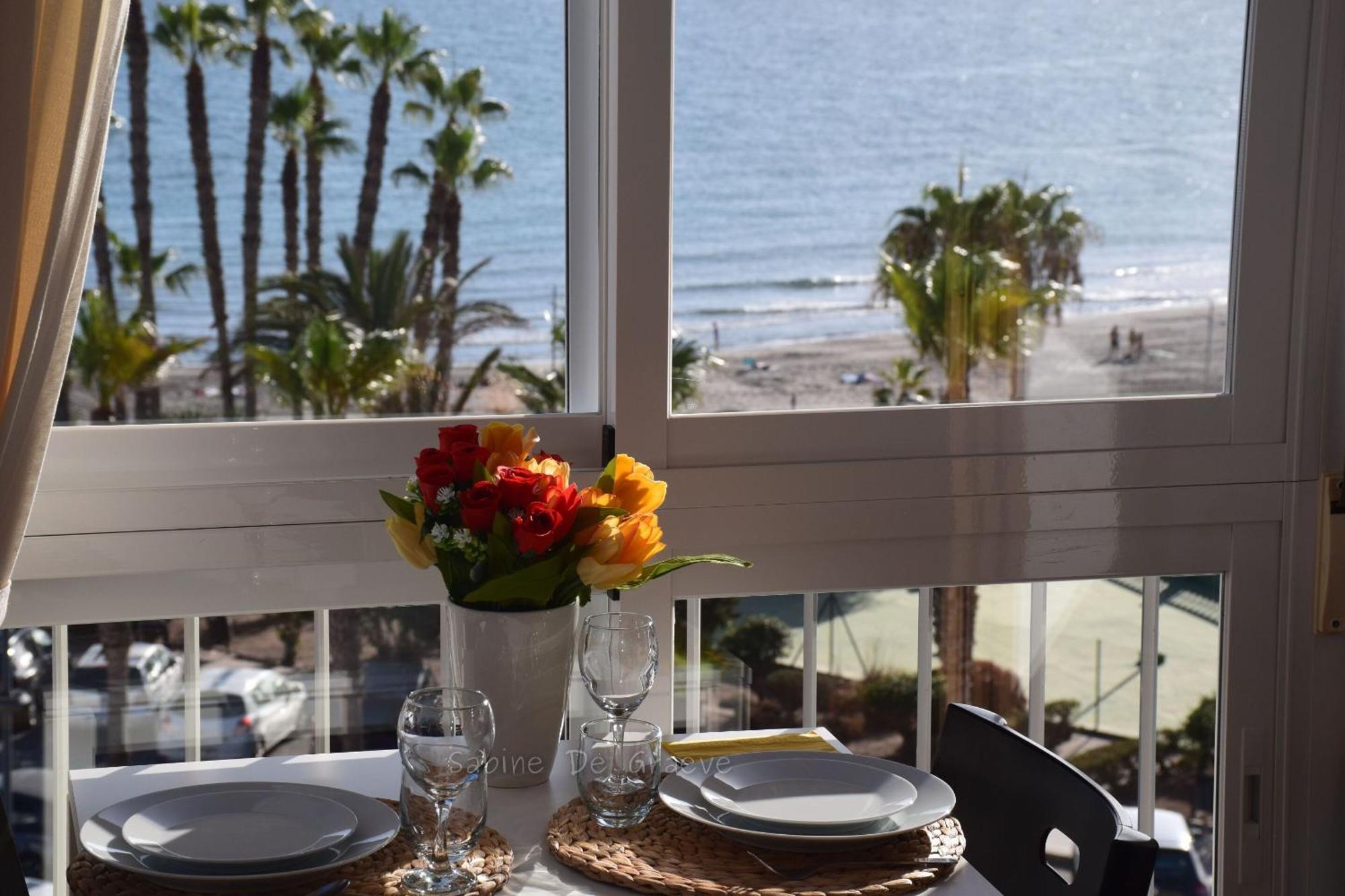 Love Nest By The Sea Wake Up With Ocean Views In Every Room Ruselo R408 トロクス・コスタ エクステリア 写真